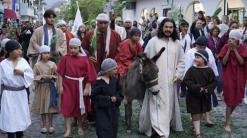Ajijic marks Palm Sunday amid wind and other challenges